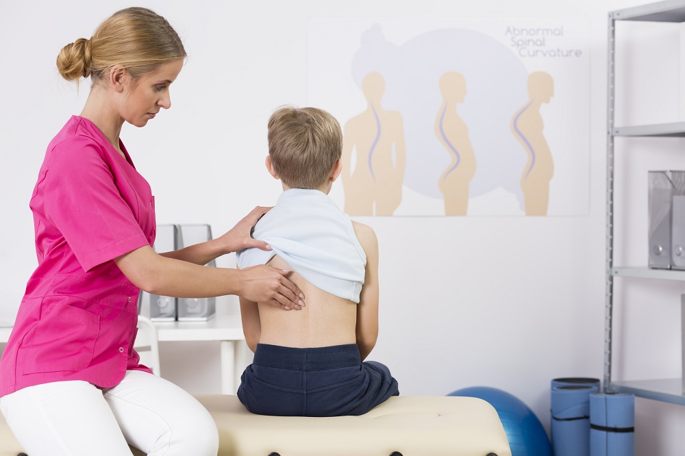 Jakie metody terapeutyczne wykorzystuje się obecnie do leczenia skoliozy u dzieci?